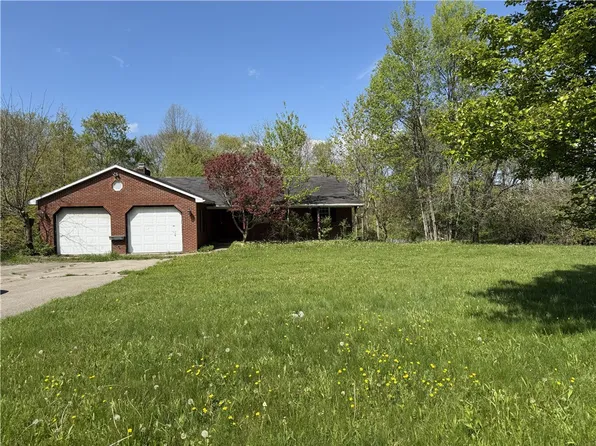 106 Country Ln, Slippery Rock, PA 16057