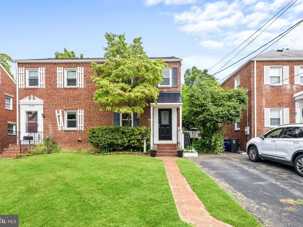 4827 9th St N, Arlington, VA 22203