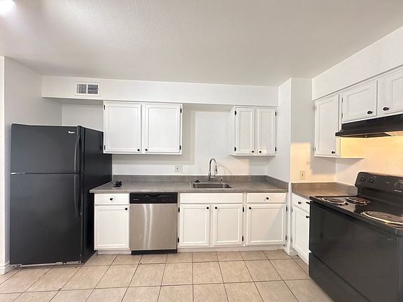 4th image of 1912 W Hayward Ave #1