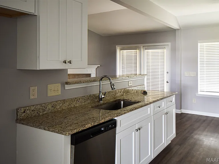 161 Hideaway Ln — Photo 3
