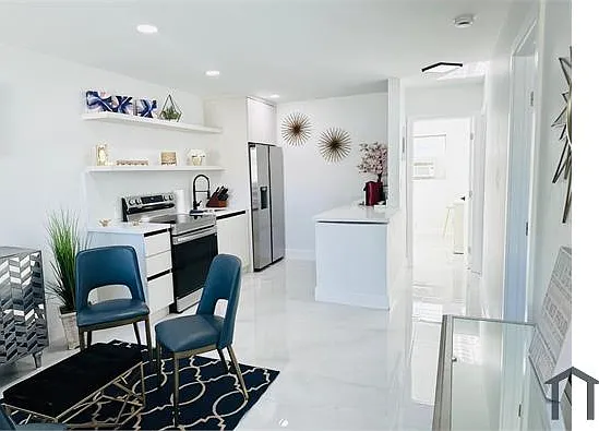 2 bed, 650 sqft, $2,280 — Photo 3