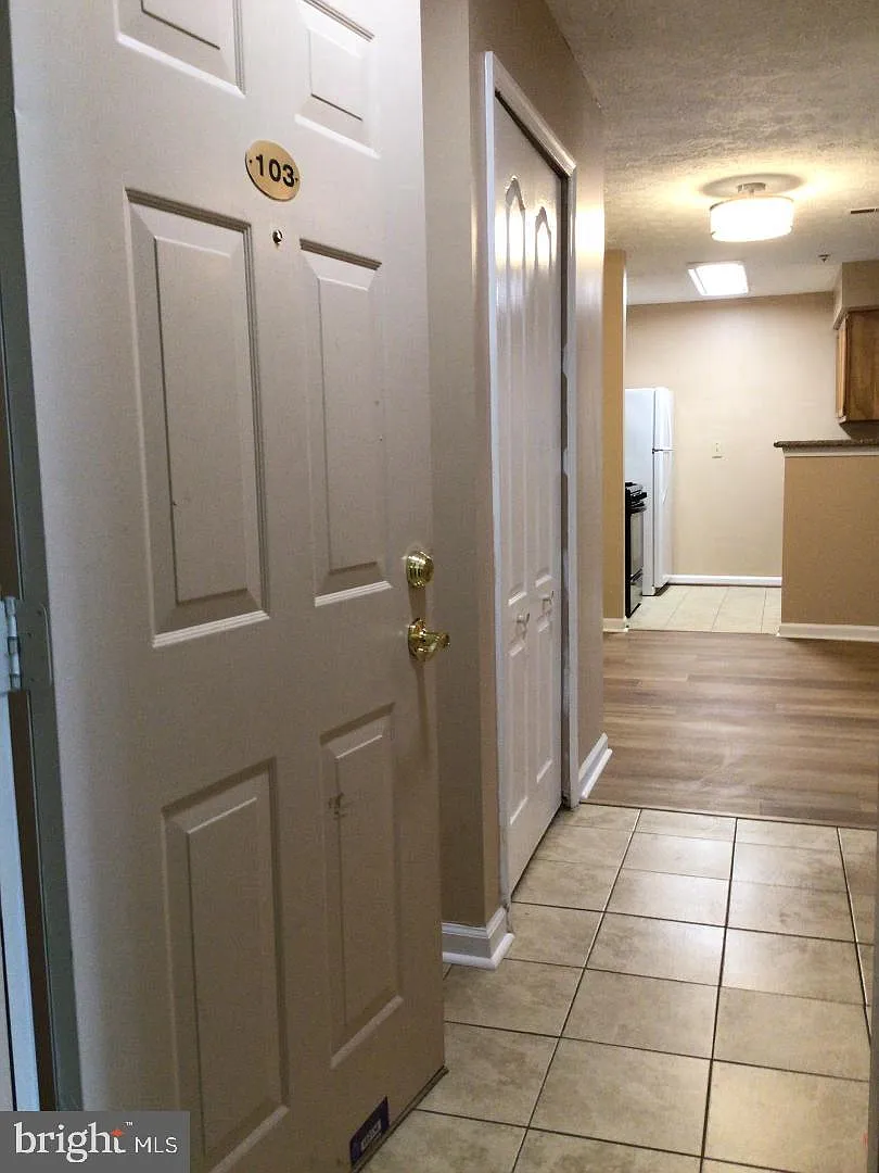2 bed, 2.0 bath, 962 sqft, $2,175 — Photo 2