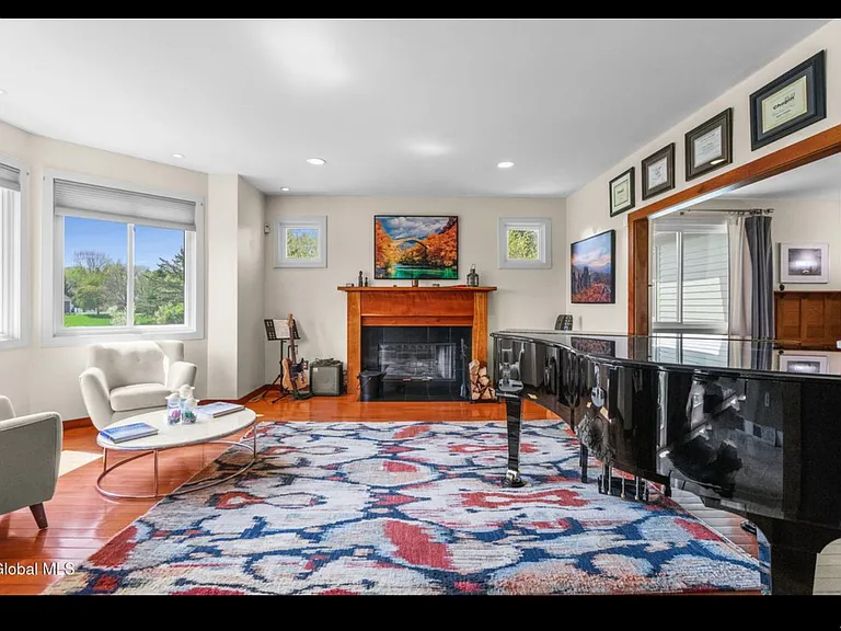 8 Fox Glove Ct — Photo 11