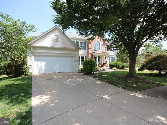 2nd image of 712 Clairmont Ct NE