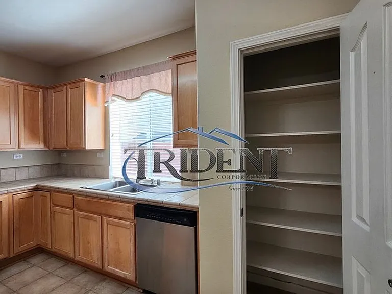 1715 Shoreline Dr — Photo 13