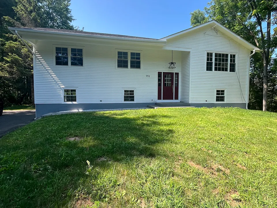 751 W Avon Rd