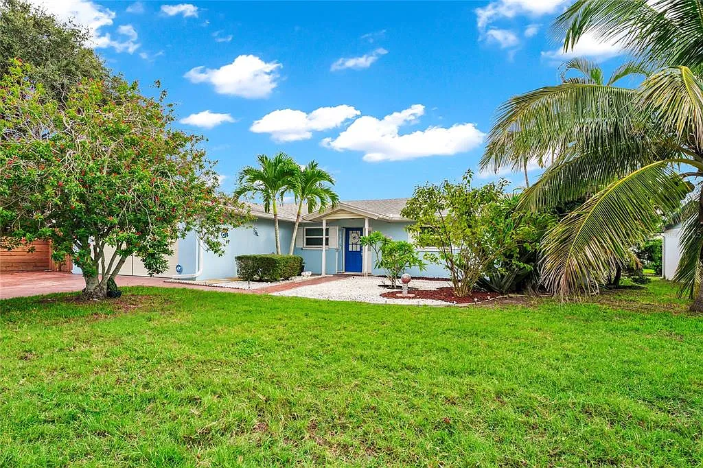 3 bed, 2.0 bath, 1515 sqft, $5,900 — Photo 1