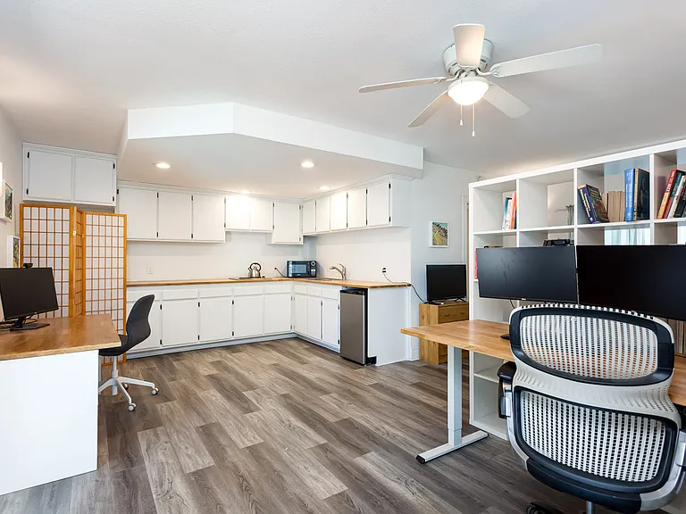 3820 Merivale Ave — Photo 32