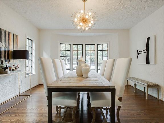 4th image of 4517 S Versailles Ave