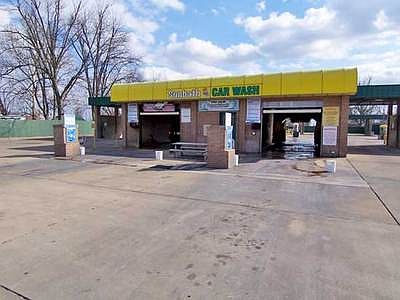 2nd image of 951 E Main St