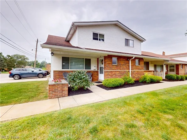 25395 Country Club Blvd Unit 12, North Olmsted, OH 44070