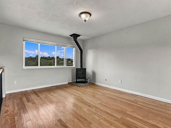 3rd image of 246 Middle St