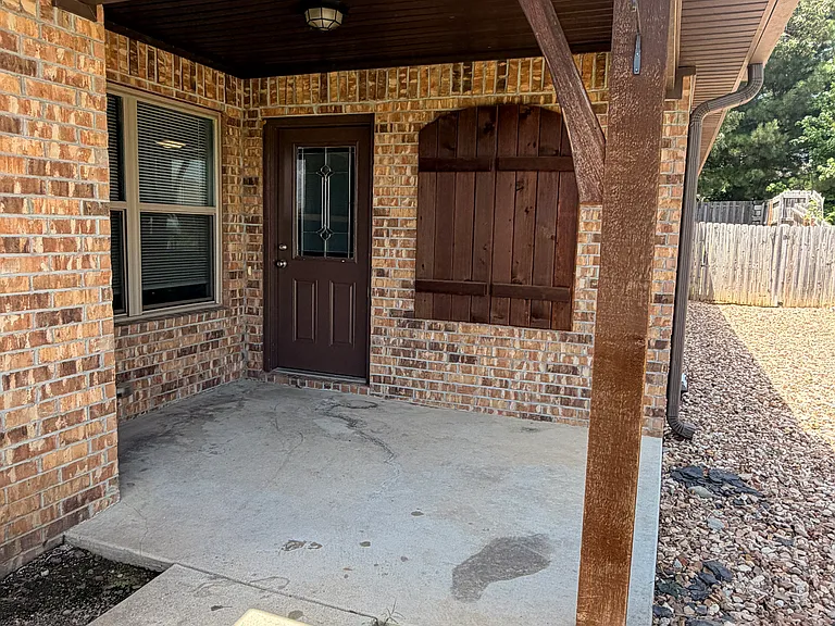 1123 Springhill Rd — Photo 3
