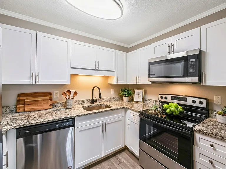 Summerlyn Place — Photo 13