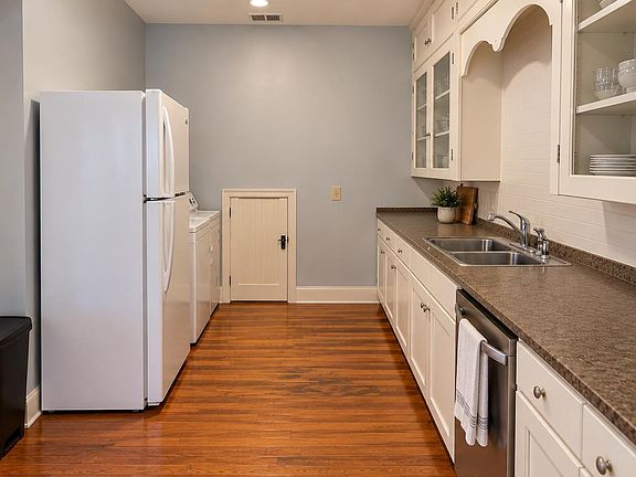 5th image of 3504 Duval St
