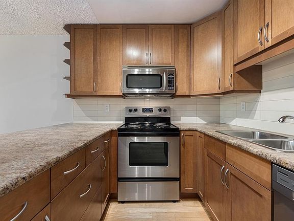 3rd image of 2920 Ash St #401