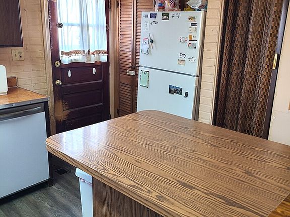 3rd image of 128 Whitehall Ave