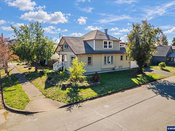 5th image of 1885 4th St NE