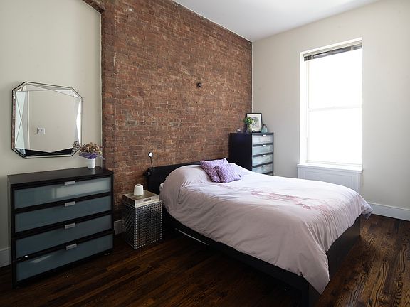 5th image of 23 E 10th St APT 505