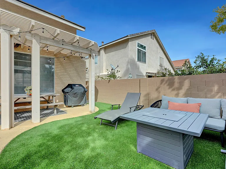 2239 Le Conte Ave — Photo 52