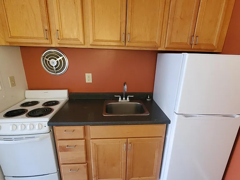 1201 NE 52nd St #8 — Photo 10