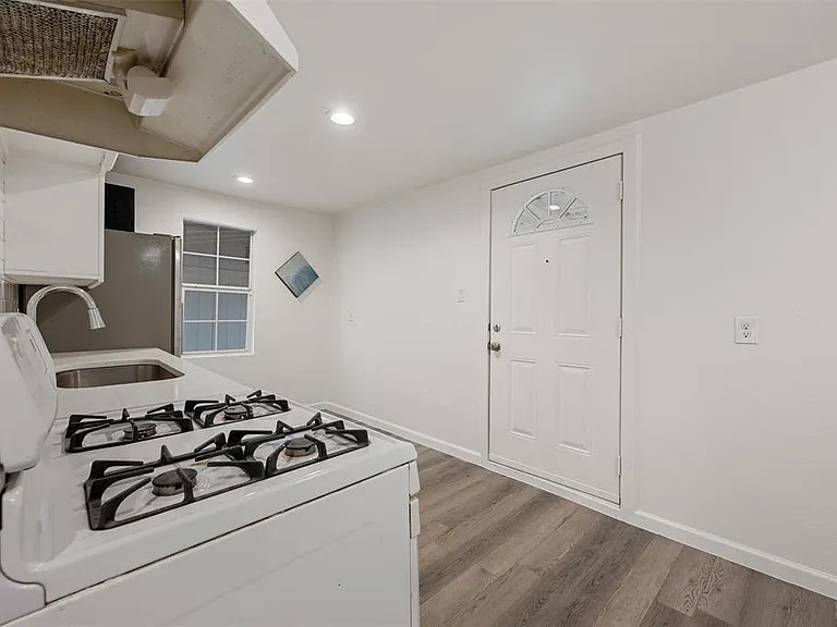 901 Valdez St #A — Photo 14