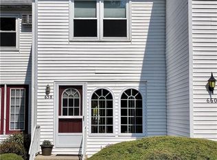 658 Windwood Dr, Tiverton, RI 02878