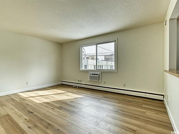 5th image of UNIT 11-2121 Rae STREET