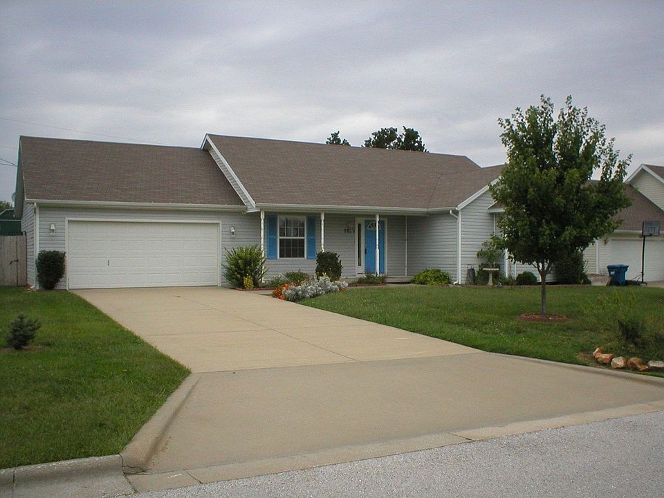 Welcome to 2235 E Logan in Republic, MO