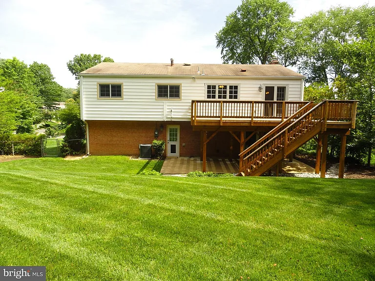 7115 Warbler Ln — Photo 30
