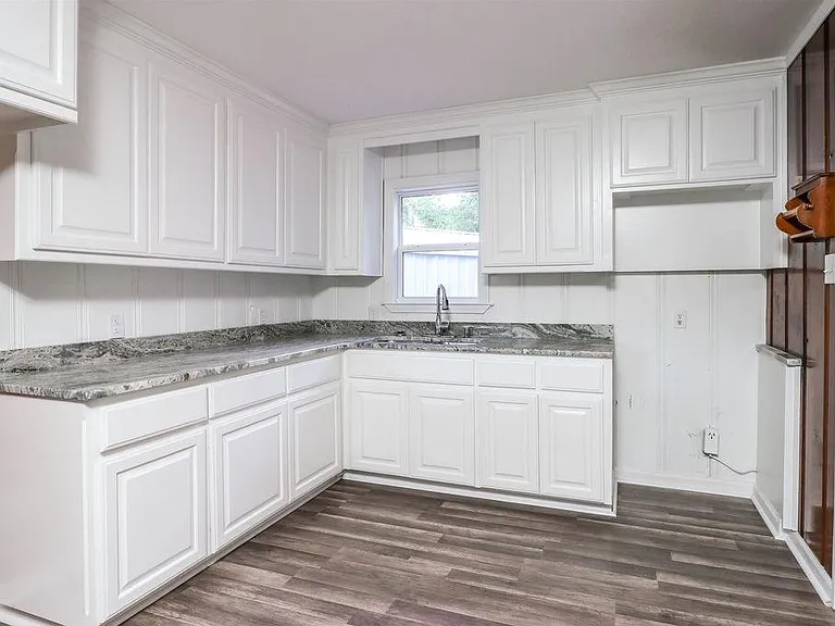 904 Skyview Dr — Photo 6