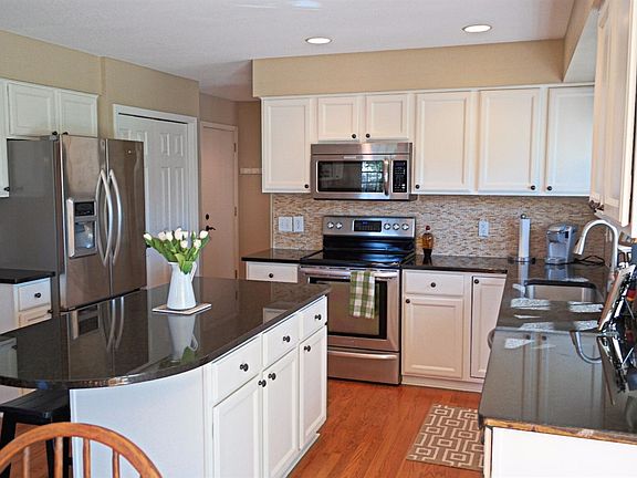 3rd image of 5736 Lakeshore Dr