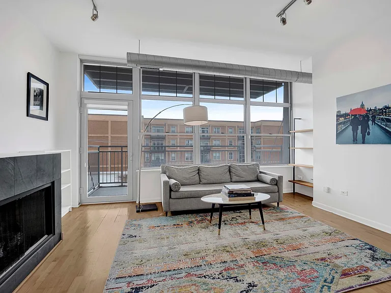 1200 W Monroe St #412 — Photo 6