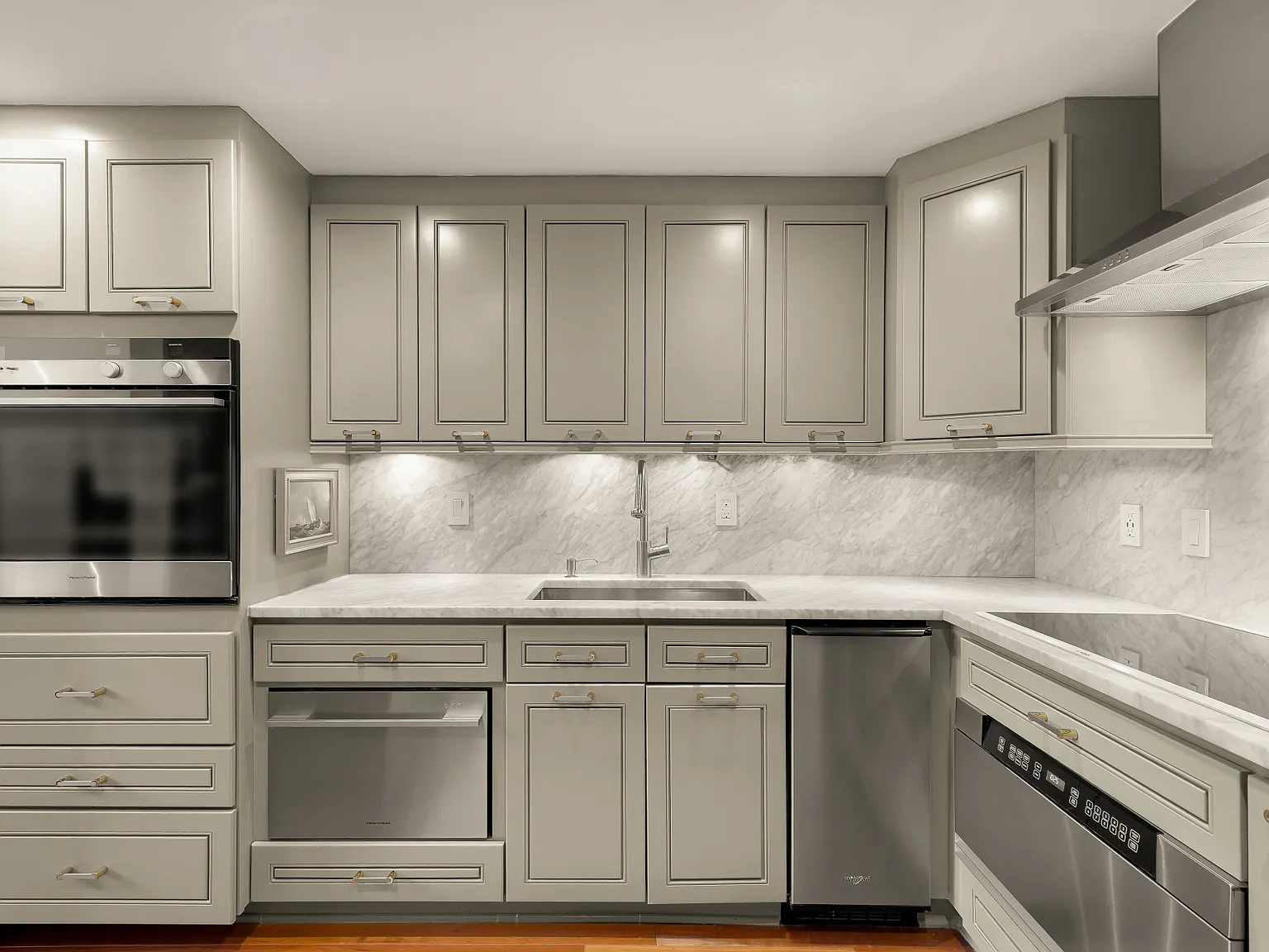 1 bed, 820 sqft, $3,990 — Photo 3