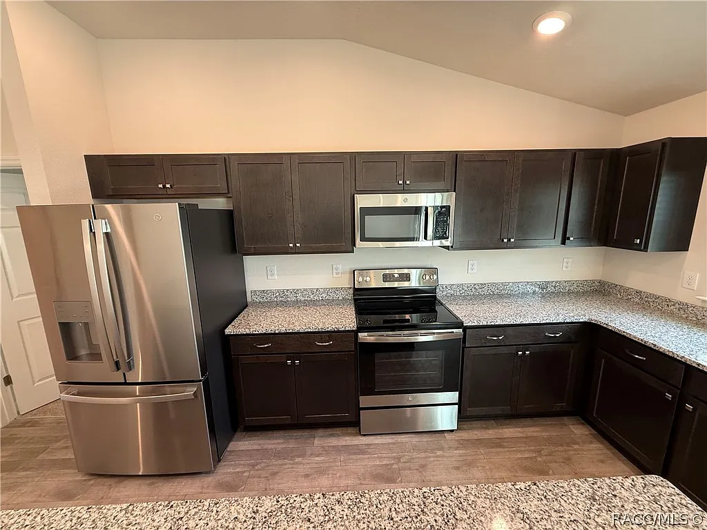 3 bed, 1660 sqft, $1,800 — Photo 3