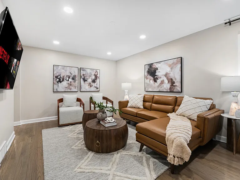 S 52nd Ct — Photo 1