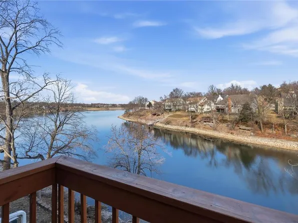 232 NE Bayview Dr, Lees Summit, MO 64064