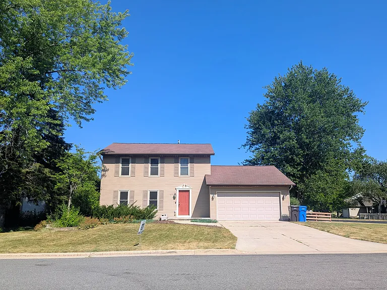 571 Harvest Ln — Photo 1