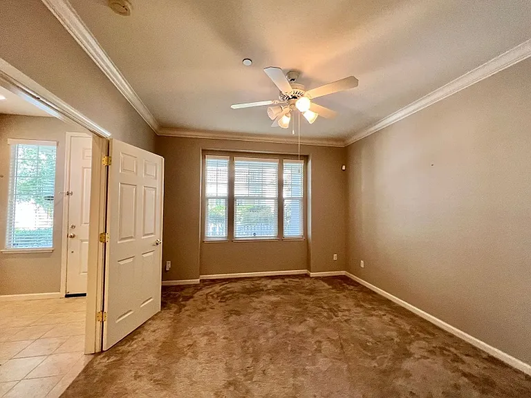 720 Wintergreen Ct — Photo 4