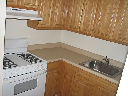 Rented by Flateau Realty | media 11