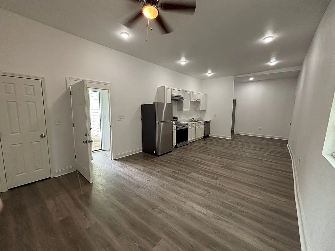 3 bed, 1.0 bath, 1325 sqft, $1,450 — Photo 4
