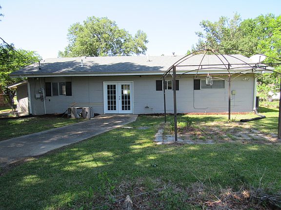 3rd image of 1102 Poplar St