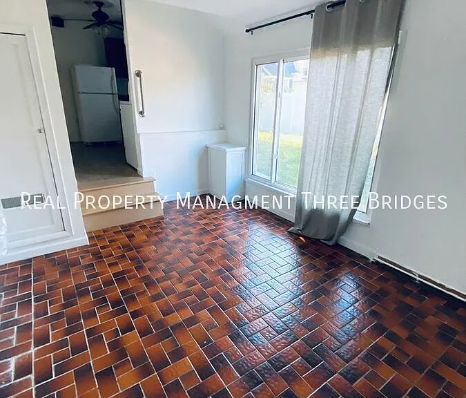 7061 Pernod Ave — Photo 12