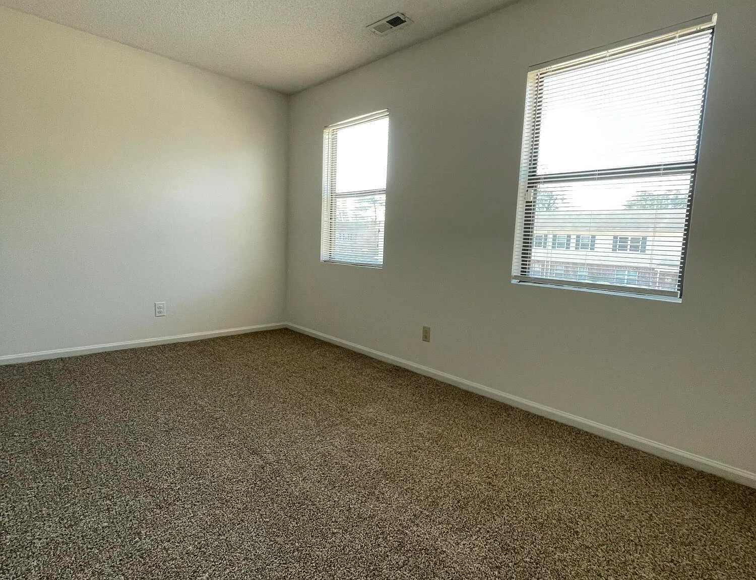 2 bed, 1.5 bath, $925 — Photo 4