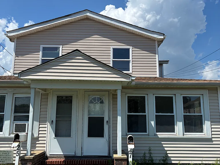 27 Pearl St — Photo 1