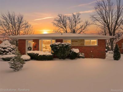 21128 Suffolk St, Clinton Township, MI, 48035