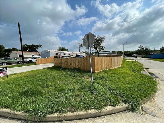 4th image of 2443 Bay Oaks Harbor Dr