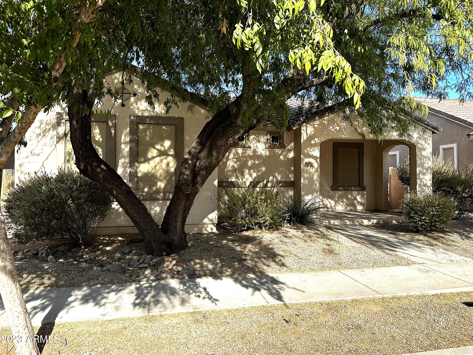 3 bed, 2.0 bath, 1296 sqft, $2,100 — Photo 2