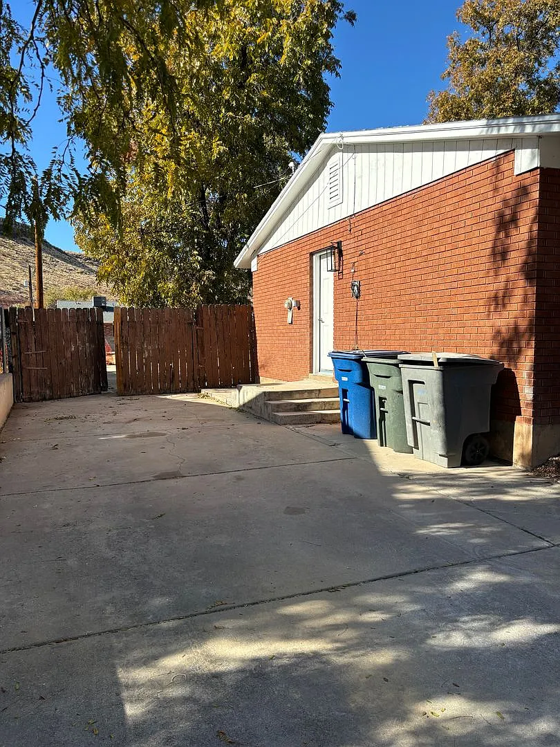 Upgraded Downstairs Duplex w/ Large Backyard! — Photo 3
