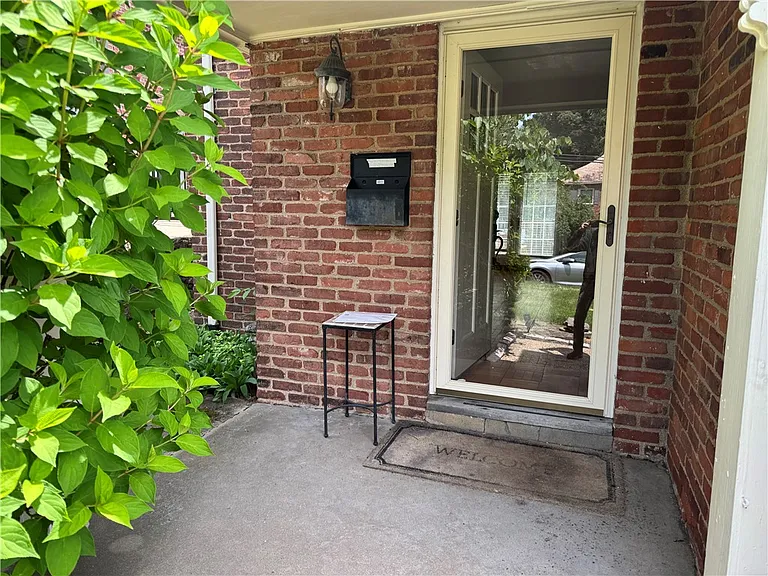 633 Crystal Dr — Photo 2